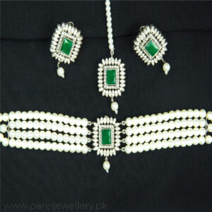 Green Neckles Set