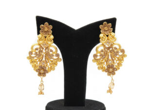 Earrings with white stones