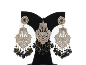 Earrings with black and white stones