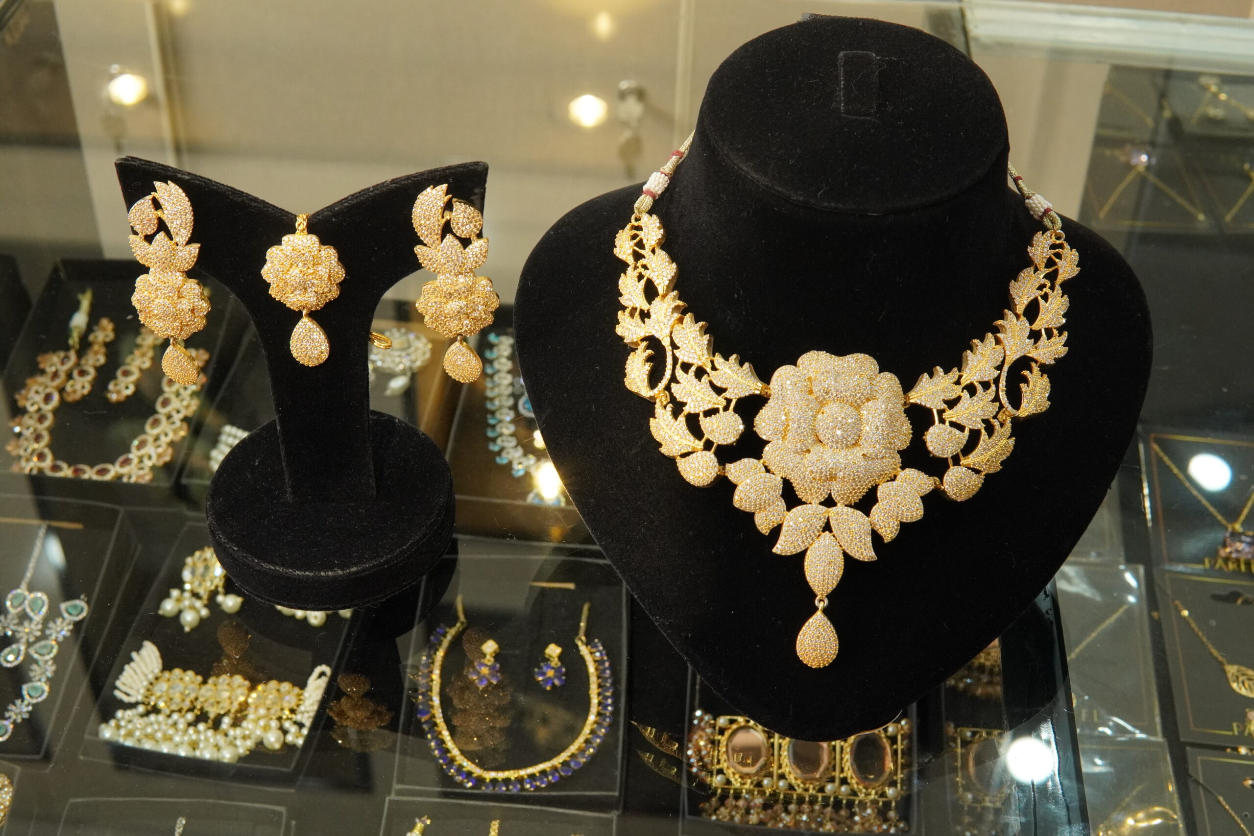 AMERICAN DIAMONDS ZERCON PREMIUM SET - Image 3