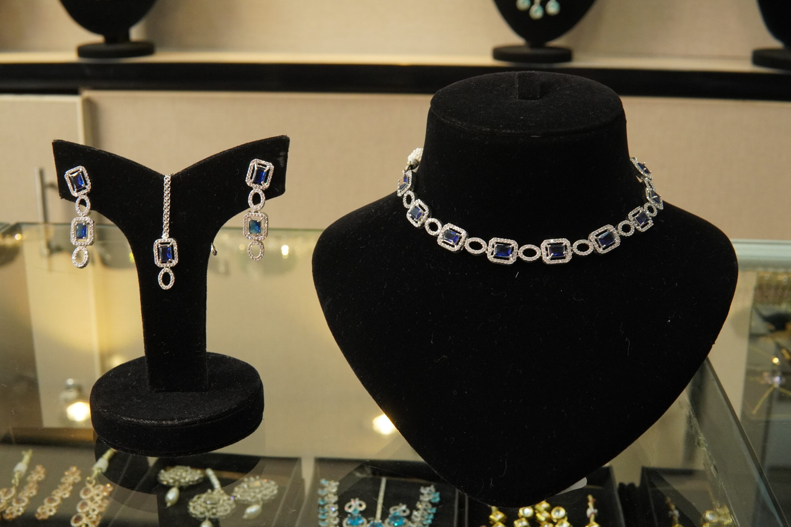 AMERICAN ZERCON WITH BLUE STONE - Image 3