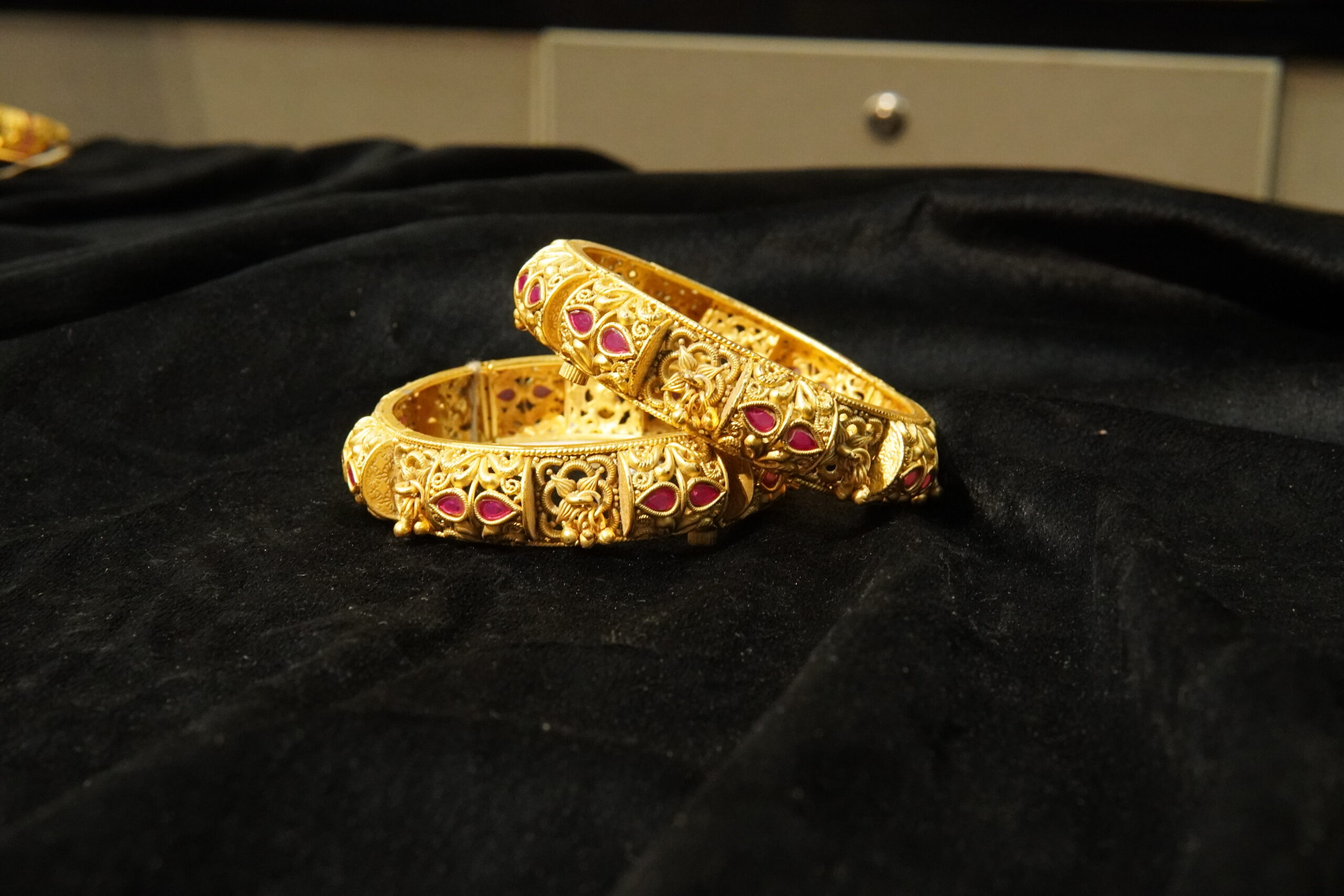 GOLD PLATED RAJWARI BANGLES - Image 2