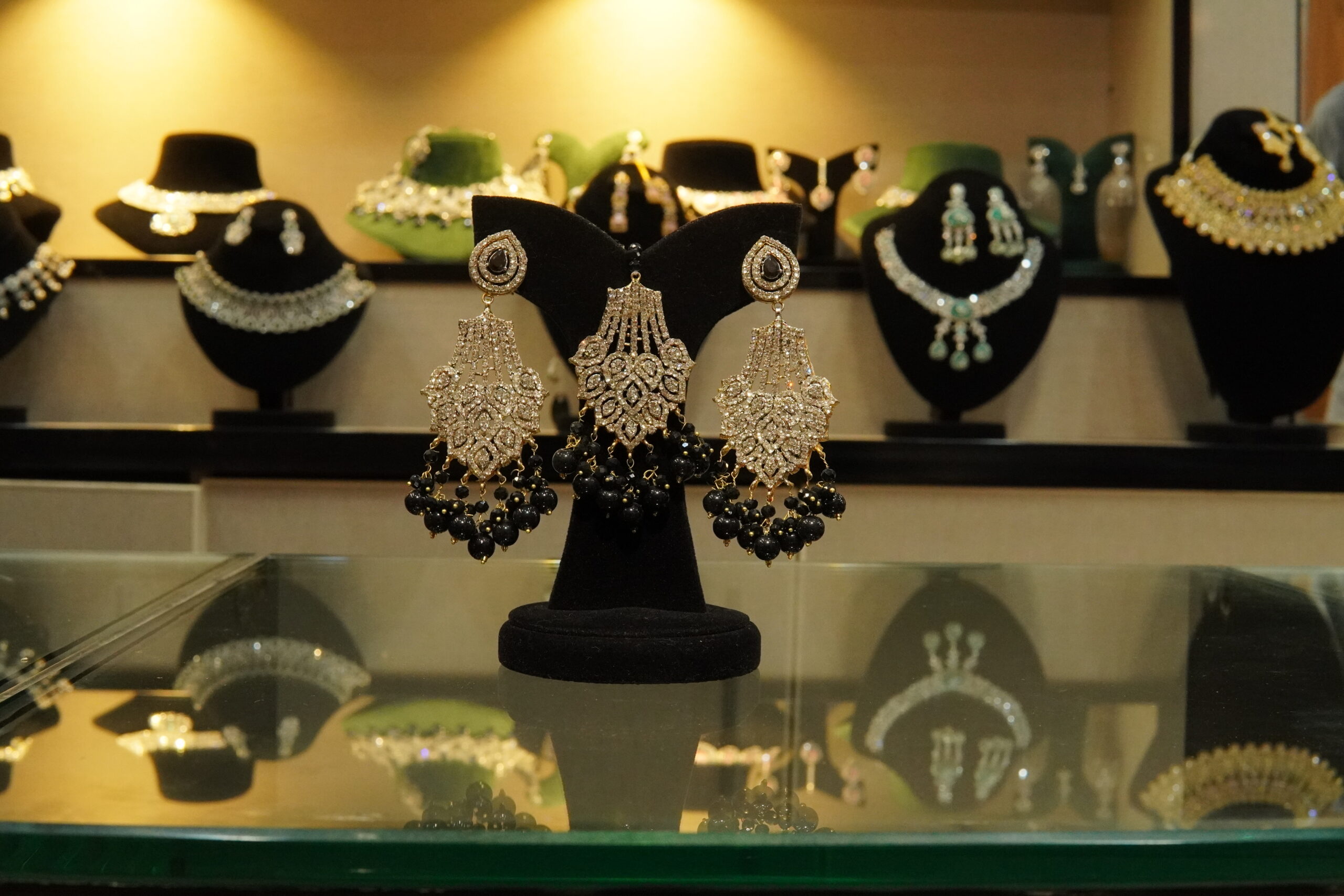 Earrings with black and white stones - Image 2