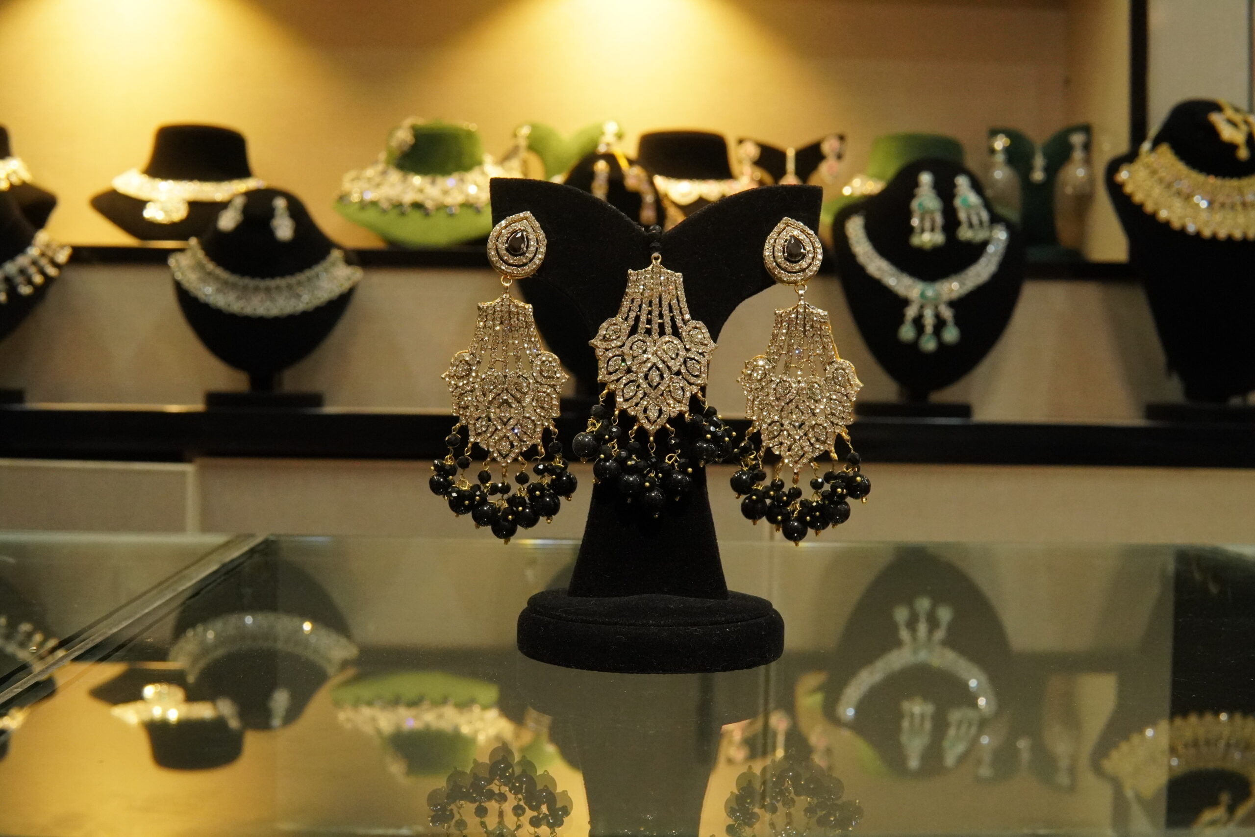 Earrings with black and white stones - Image 3