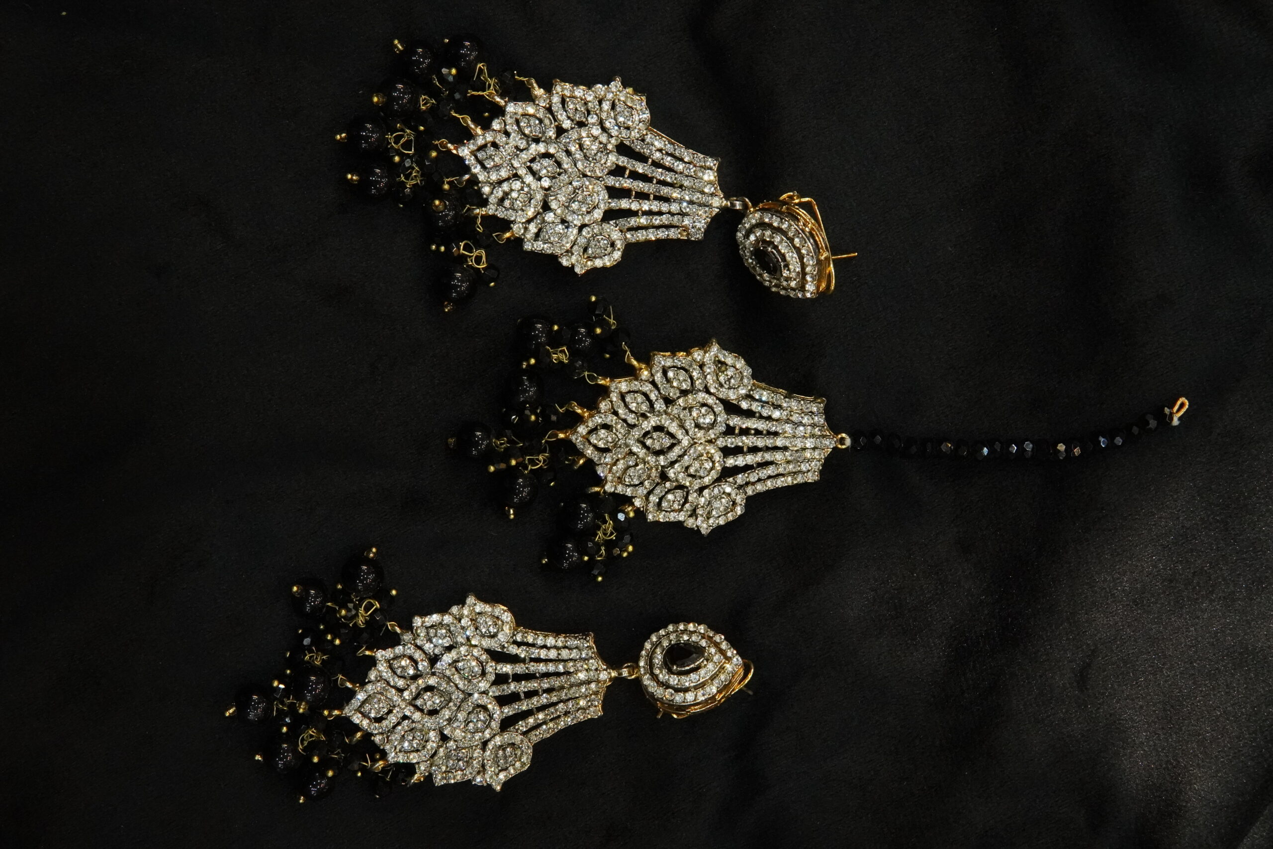 Earrings with black and white stones - Image 5