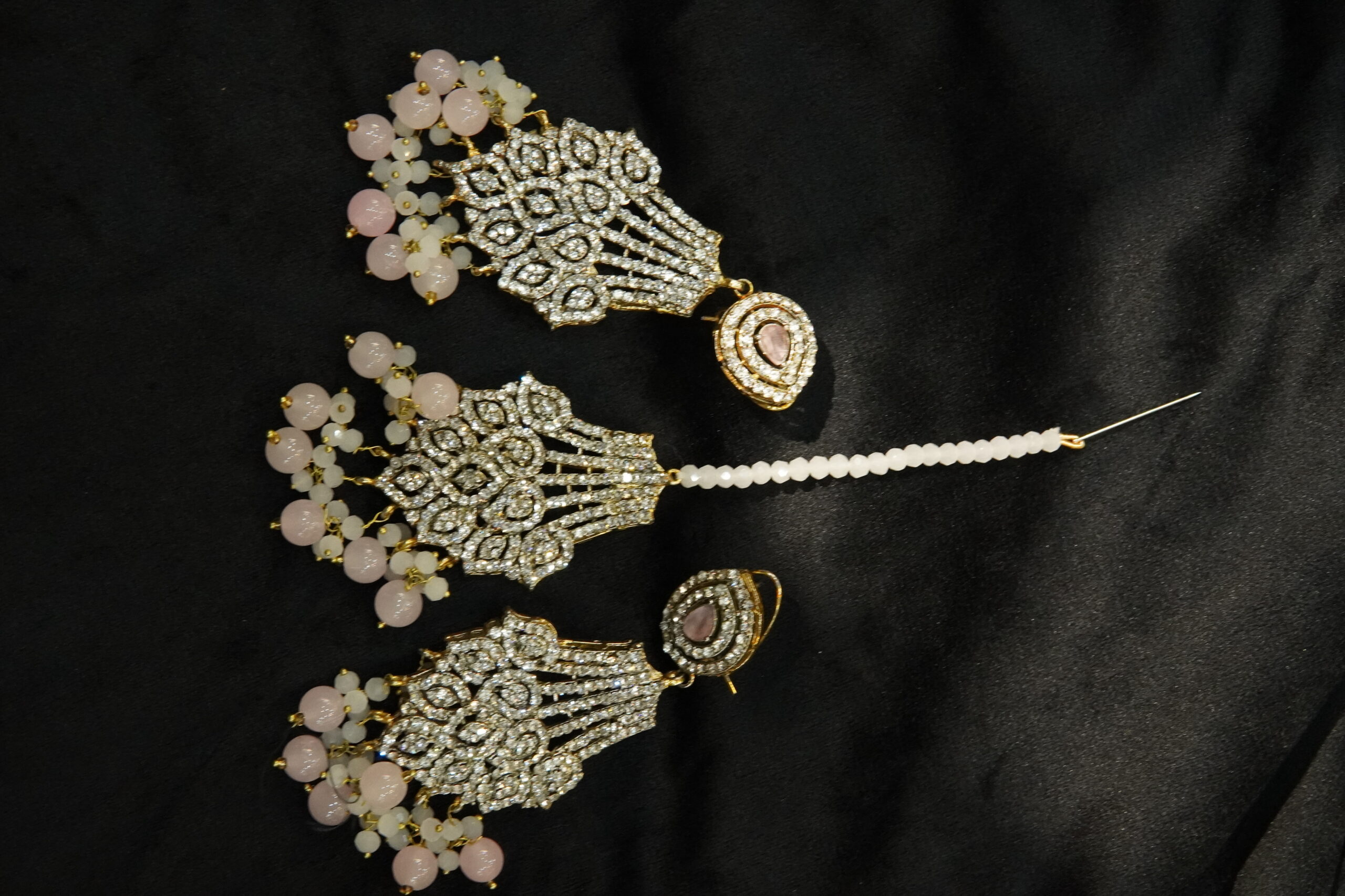 Earrings with black and white stones - Image 6