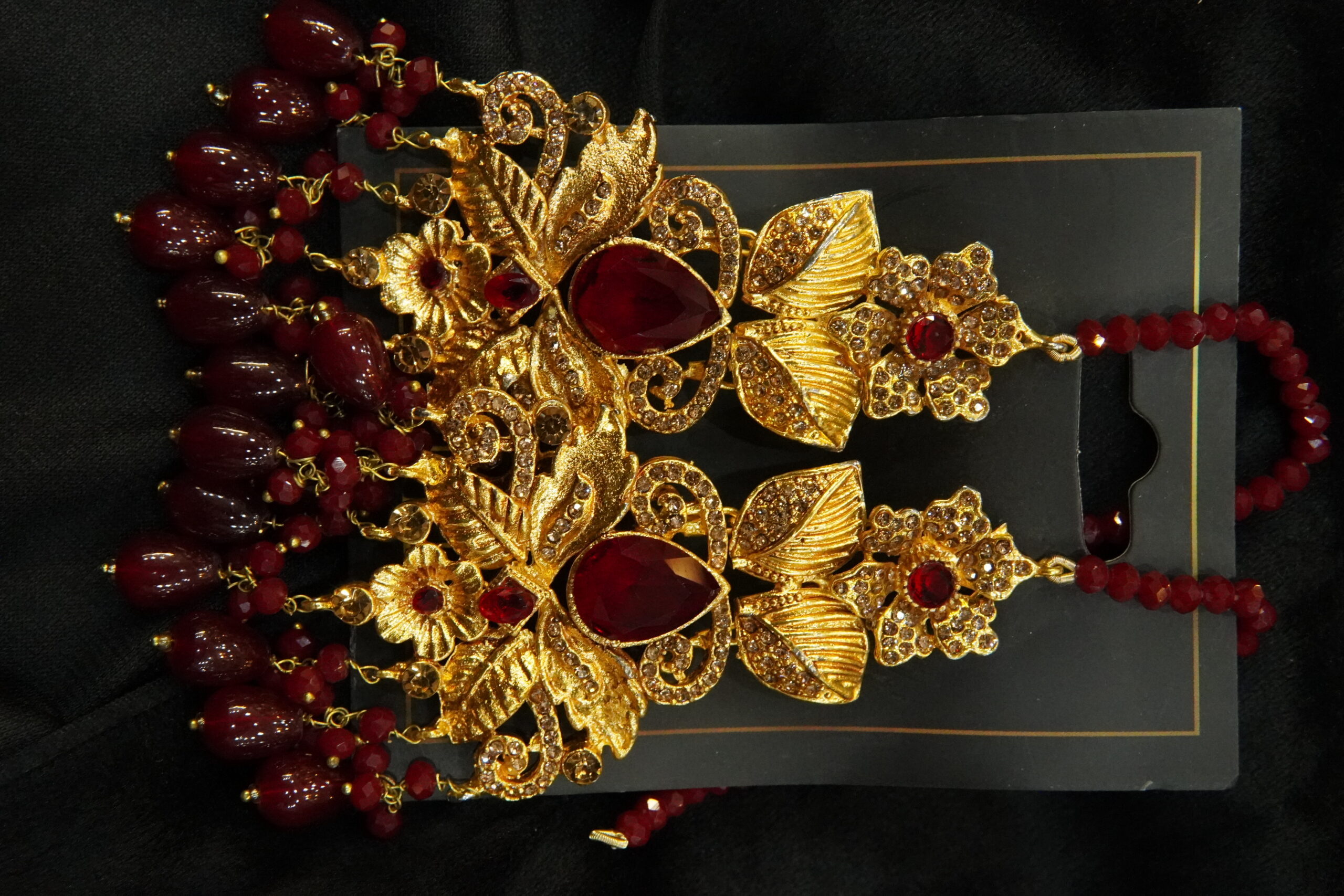 Luxury Earrings with red stone - Image 2