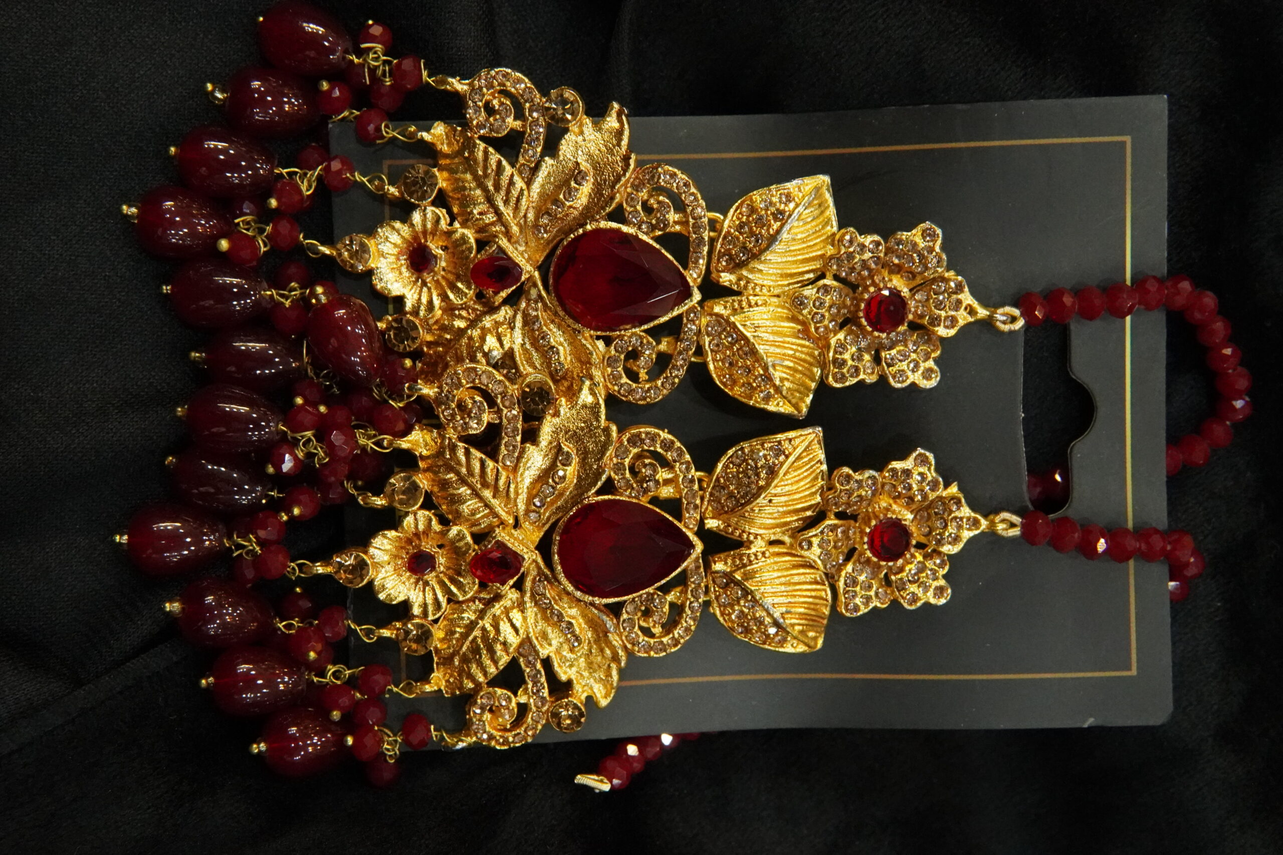 Luxury Earrings with red stone - Image 3