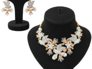 BEAUTIFUL QUALITY ZIRCON  SET FOR WALIMA PARTY